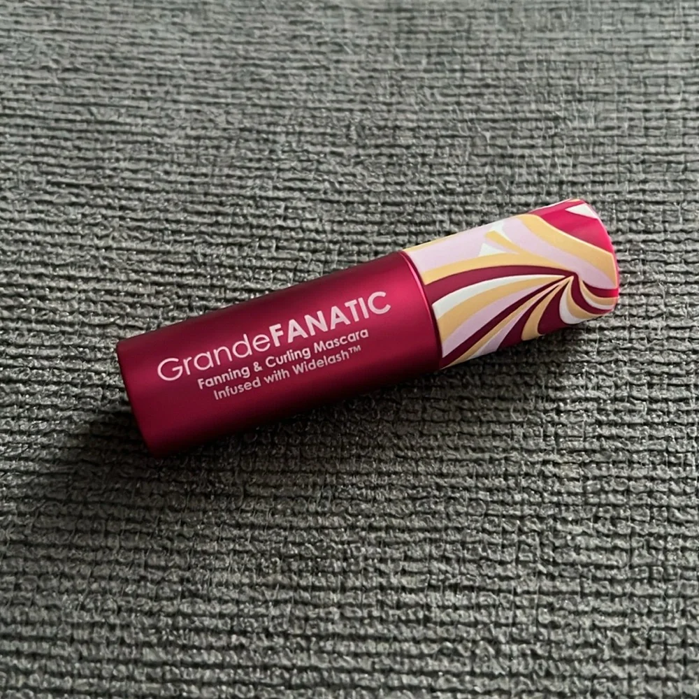 ❗️LAST 1❗️🩷5 For $25🩷 GrandeFANATIC Fanning & Curling Mascara Sample